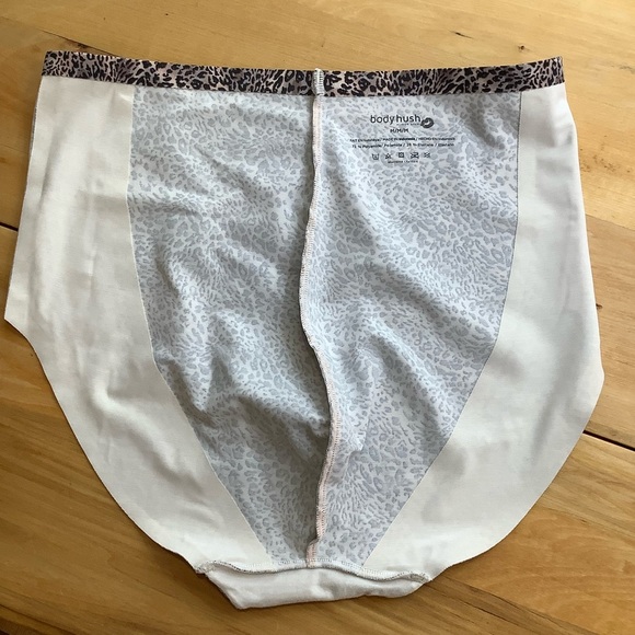 BODYHUSH 365 Everyday Control Brief Panty Snowy Feline Size M - Picture 5 of 7